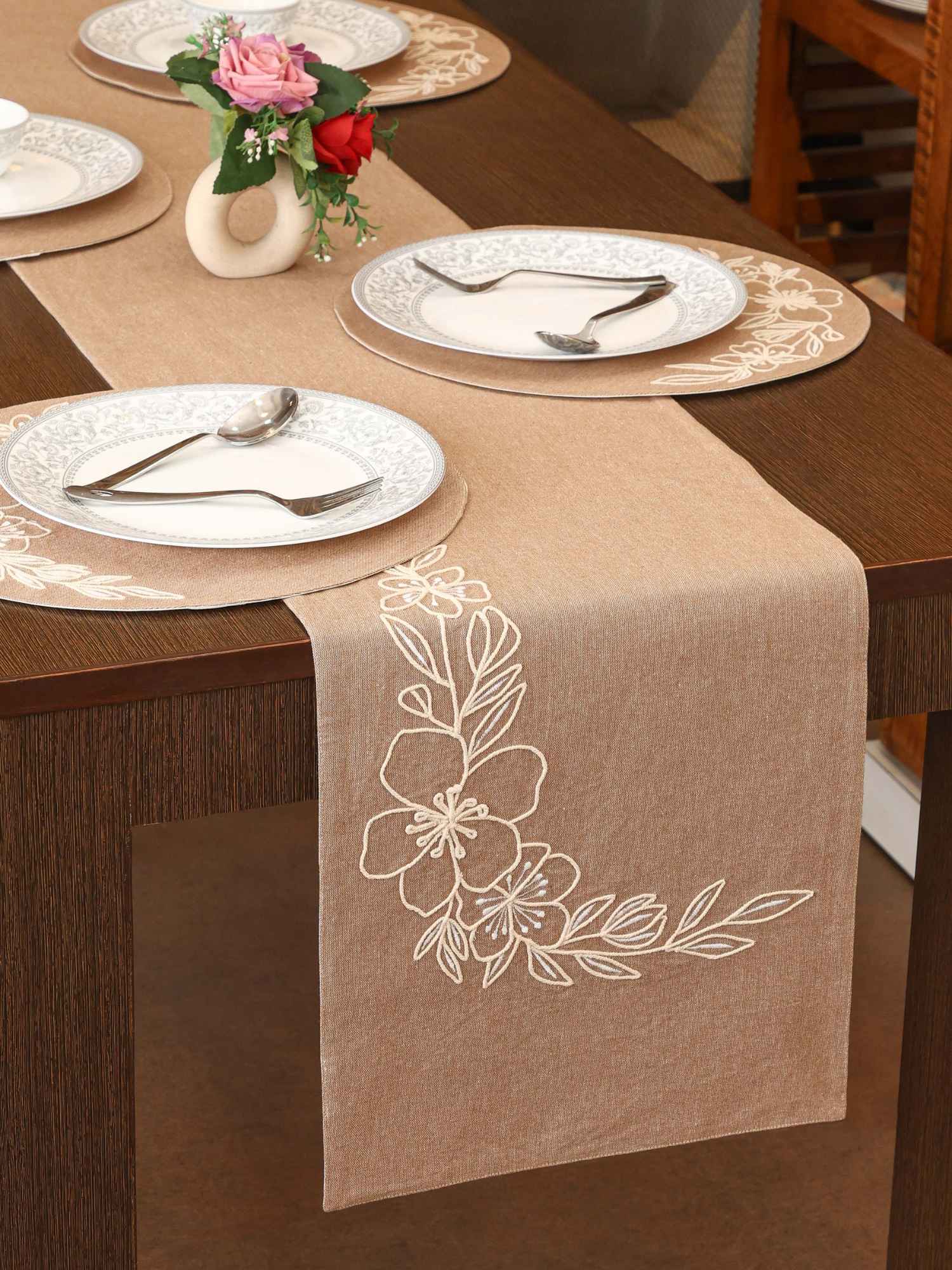 Chambray Floria Embroidered Table Runner