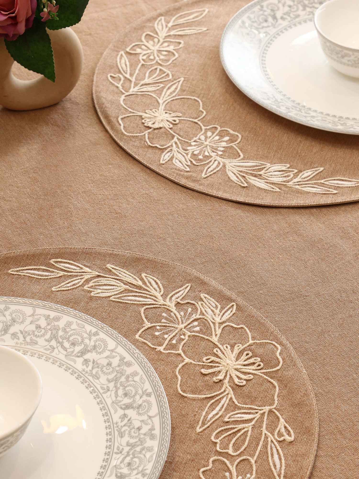 Chambray Floria Embroidered Table Runner