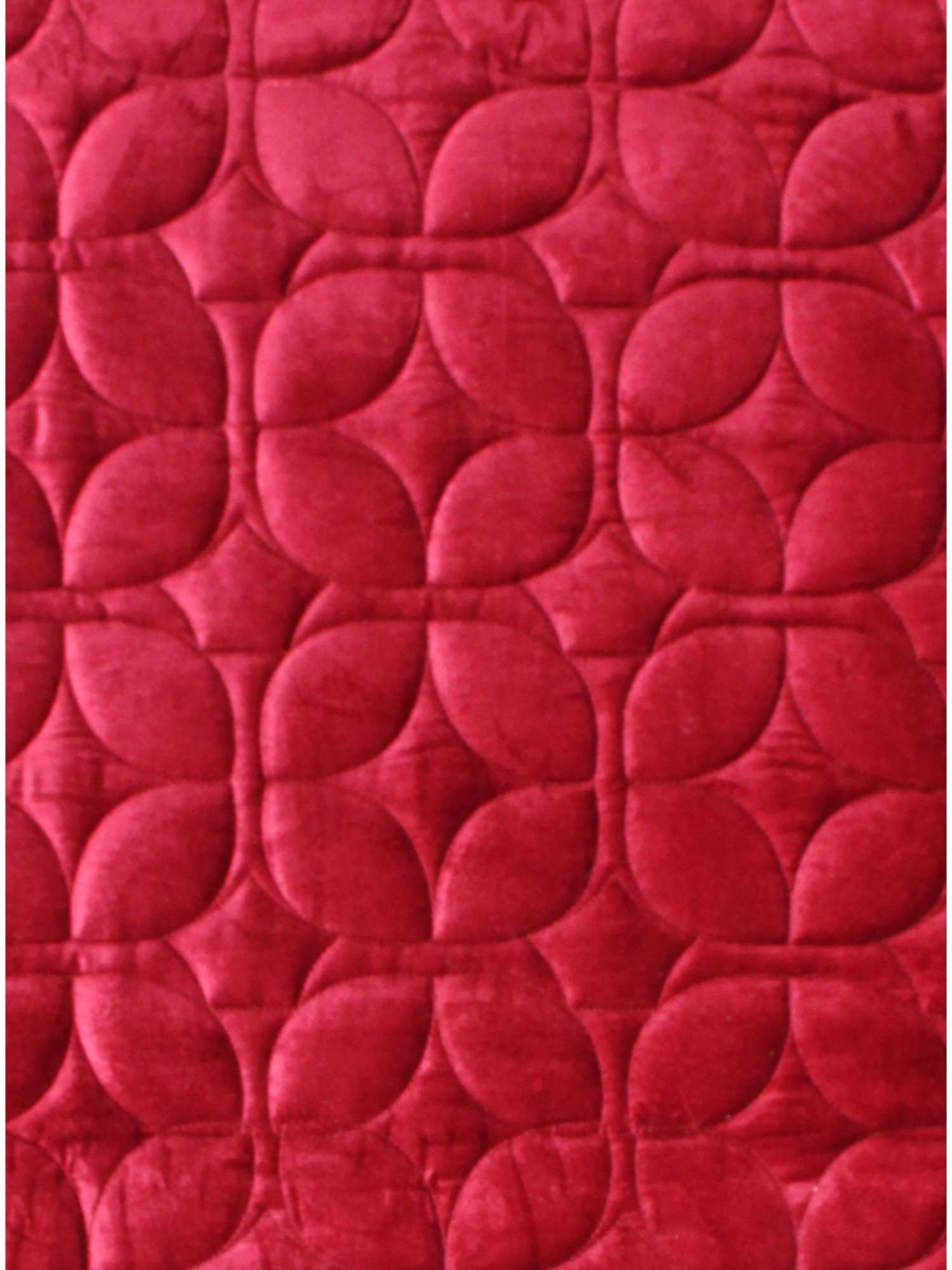 Luxurious Computer-Embroidered Velvet Quilt with Coordinating Cushion Cover Set