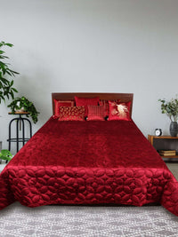 Luxurious Computer-Embroidered Velvet Quilt with Coordinating Cushion Cover Set